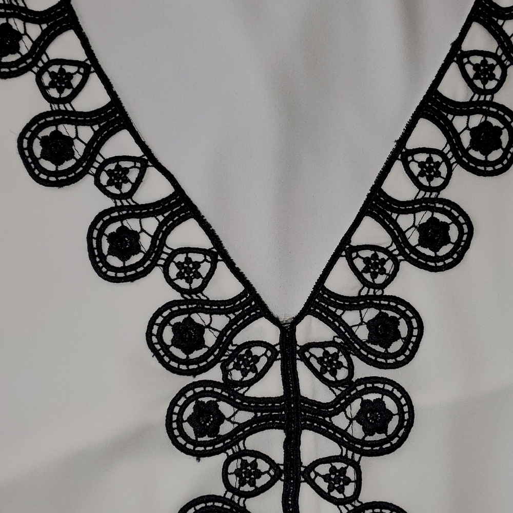 NWT Alfani White Printed Blouse W/ Black Detail At Neckline Women's Size 2X - Picture 5 of 6